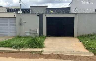 Imagem: A casa possui 2 Dormitórios, 1 Banheiro, 1 Vaga na garagem