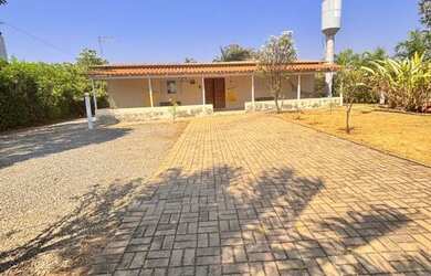 Imagem: A chácara possui 2000m² de Área e está localizado em Bela