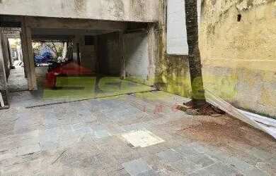 Imagem: A casa possui 3 Dormitórios, 2 Banheiros, 5 Vagas na garagem