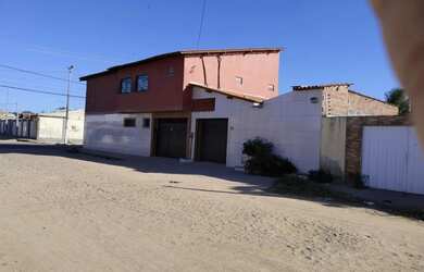 Imagem: A casa possui 4 Dormitórios, 4 Banheiros, 3 Vagas na garagem