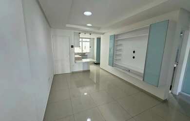 Imagem: O apartamento possui 1 Dormitório, 1 Banheiro, 1 Vaga na garagem