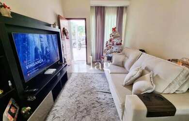 Imagem: A casa em condomínio possui 3 Dormitórios, 1 Banheiro, 2 Vagas