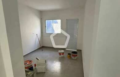 Imagem: A casa possui 2 Dormitórios, 1 Banheiro, 2 Vagas na garagem