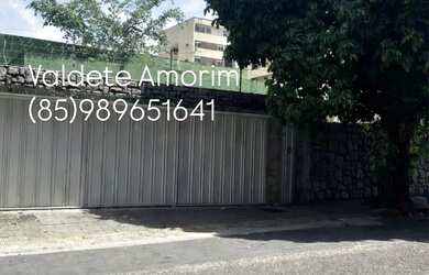 Imagem: A casa possui 5 Dormitórios, 4 Banheiros, 4 Vagas na garagem