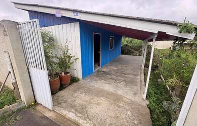 Imagem: A casa possui 1 Dormitório, 1 Banheiro, 1 Vaga na garagem e