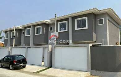 Imagem: A casa à venda possui 2 Dormitórios, 3 Banheiros, 1 Vaga na