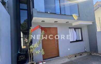 Imagem: A casa possui 3 Dormitórios, 3 Banheiros, 2 Vagas na garagem