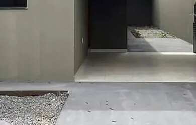 Imagem: A casa possui 2 Dormitórios, 2 Banheiros, 2 Vagas na garagem