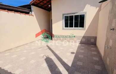 Imagem: A casa possui 3 Dormitórios, 2 Banheiros, 2 Vagas na garagem