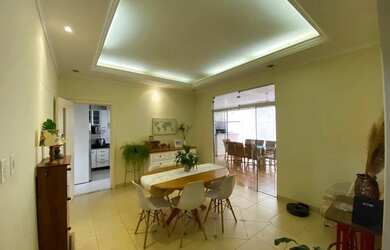 Imagem: A casa possui 4 Dormitórios, 5 Banheiros, 2 Vagas na garagem