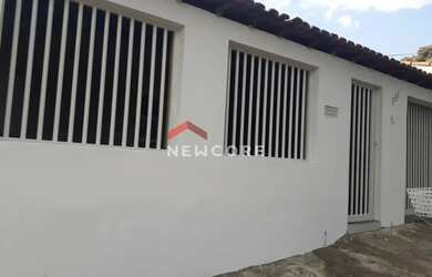 Imagem: A casa possui 2 Dormitórios, 2 Banheiros, 3 Vagas na garagem