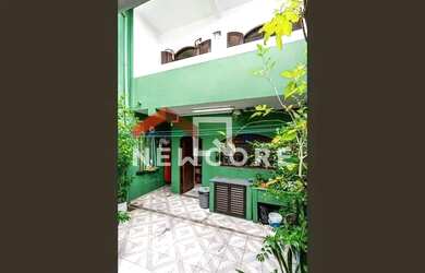 Imagem: A casa possui 3 Dormitórios, 2 Banheiros, 2 Vagas na garagem