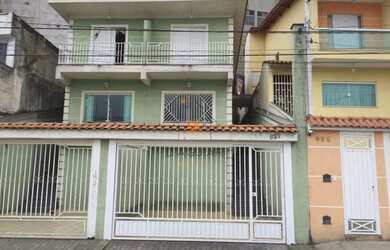 Imagem: A casa possui 3 Dormitórios, 2 Banheiros, 2 Vagas na garagem