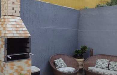 Imagem: A casa possui 3 Dormitórios, 3 Banheiros, 1 Vaga na garagem