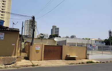 Imagem: O terreno possui 350m² de Área e está localizado em Duque