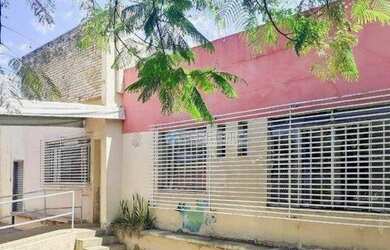 Imagem: O depósito possui 2 Vagas na garagem, 300m² de Área e está