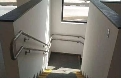 Imagem: O depósito possui 3 Vagas na garagem, 560m² de Área e está