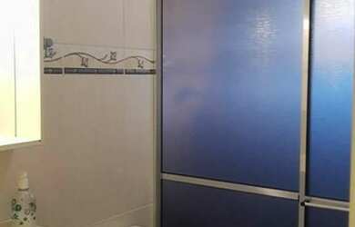 Imagem: A casa possui 2 Dormitórios, 1 Banheiro, 2 Vagas na garagem