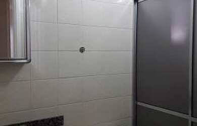 Imagem: O apartamento possui 3 Dormitórios, 1 Banheiro, 2 Vagas na