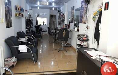 Imagem: A casa possui 3 Dormitórios, 2 Banheiros e 380m² de Área