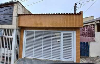 Imagem: A casa possui 2 Dormitórios, 1 Banheiro, 1 Vaga na garagem