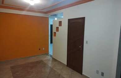 Imagem: O apartamento possui 3 Dormitórios, 1 Banheiro, 1 Vaga na garagem