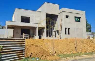 Imagem: A casa em condomínio possui 4 Dormitórios, 4 Banheiros, 4