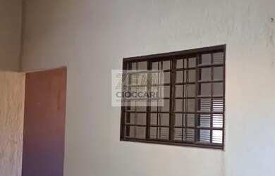 Imagem: A casa possui 2 Dormitórios, 4 Banheiros, 3 Vagas na garagem