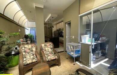 Imagem: A casa em condomínio possui 3 Dormitórios, 4 Banheiros, 4