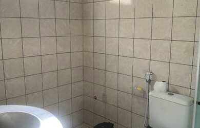 Imagem: A casa em condomínio à venda possui 4 Dormitórios, 2 Banheiros