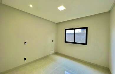 Imagem: A casa em condomínio possui 4 Dormitórios, 4 Banheiros, 4