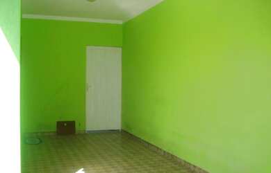 Imagem: A casa possui 3 Dormitórios, 2 Banheiros, 3 Vagas na garagem