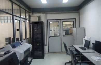 Imagem: O depósito possui 5 Vagas na garagem e 2999m² de Área e está