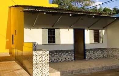 Imagem: A casa possui 2 Dormitórios, 1 Banheiro, 1 Vaga na garagem