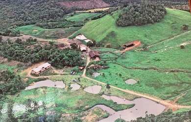 Imagem 12: FAZENDA DE ALTO PADRÃO. Piscinae840.000m² de Área