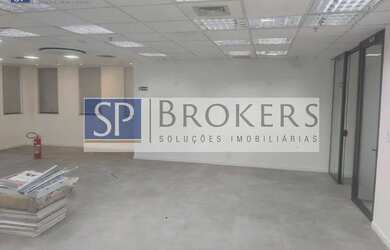 Imagem: O depósito possui 4 Vagas na garagem, 200m² de Área e está