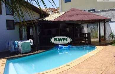 Imagem: A casa em condomínio possui 5 Dormitórios, 5 Banheiros, 5