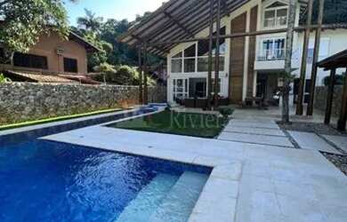 Imagem: A casa possui 5 Dormitórios, 5 Banheiros, 4 Vagas na garagem