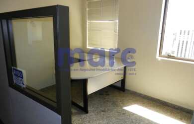 Imagem: O depósito possui 4 Vagas na garagem, 204m² de Área e está