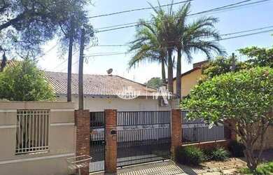 Imagem: A casa possui 3 Dormitórios, 3 Banheiros, 3 Vagas na garagem