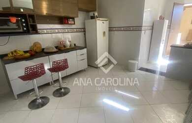 Imagem: A casa possui 4 Dormitórios, 1 Banheiro, 360m² de Área e