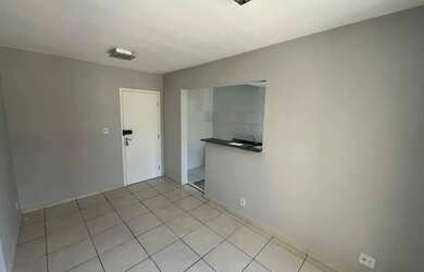 Imagem: O apartamento possui 3 Dormitórios, 1 Banheiro, 1 Vaga na garagem