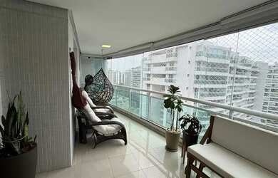 Imagem: O apartamento possui 3 Dormitórios, 5 Banheiros, 2 Vagas na