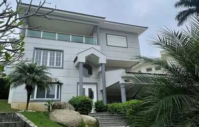 Imagem: A casa em condomínio possui 4 Dormitórios, 5 Banheiros, 4