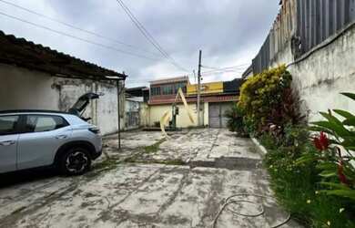 Imagem: A casa possui 2 Dormitórios, 2 Banheiros, 5 Vagas na garagem