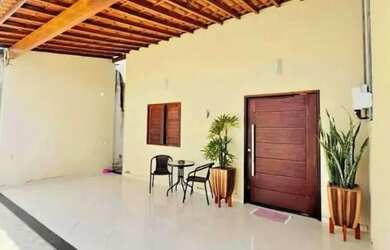 Imagem: A casa possui 3 Dormitórios, 2 Banheiros, 2 Vagas na garagem