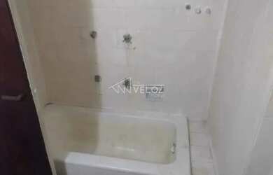 Imagem: O apartamento possui 1 Dormitório, 1 Banheiro, 32m² de Área