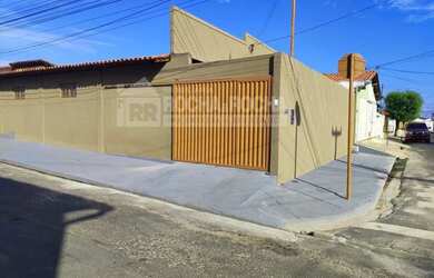 Imagem: A casa possui 4 Dormitórios, 1 Banheiro, 89m² de Área e