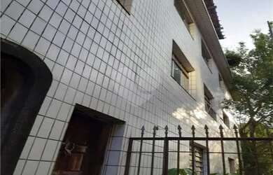 Imagem: O depósito possui 5 Vagas na garagem, 865m² de Área e está