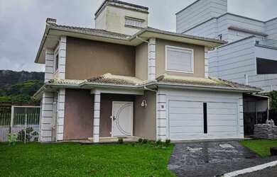 Imagem: A casa em condomínio possui 4 Dormitórios, 5 Banheiros, 2